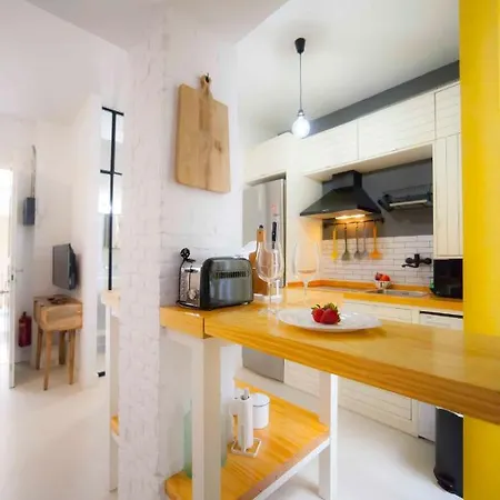Modern In Centre דירה *